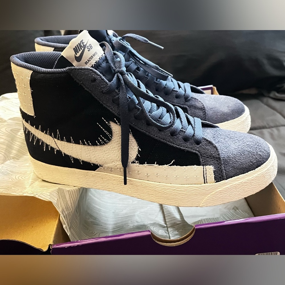 Nike SB Blazer denim blue detail stitching.